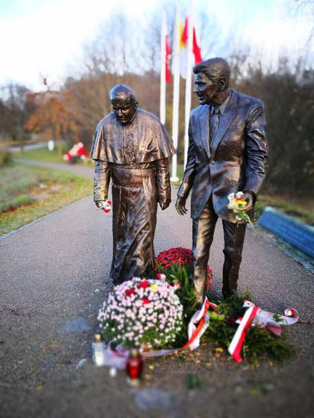El Papa San Juan Poul II y el Presidente Ronald Regan en la caminata. Gdansk Polonia
. - Foto, imagen