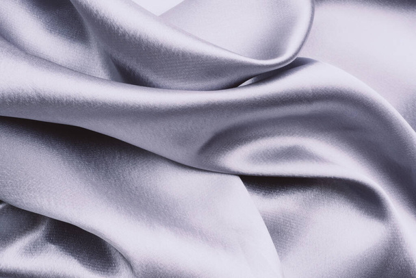 Doğal Gri veya Gümüş İpek Tekstil Arkaplanı, kumaş kumaş - Fotoğraf, Görsel