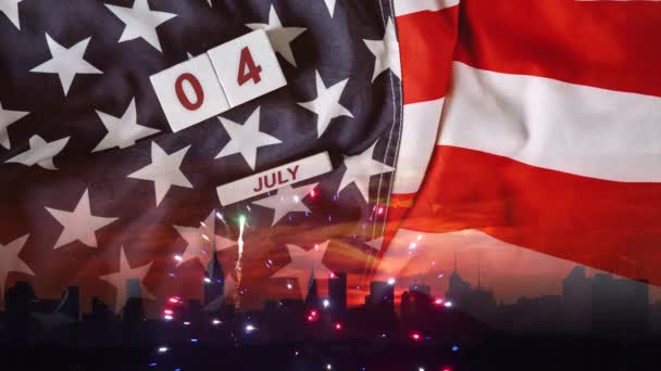 Sparks προβολή νύχτα και πυροτεχνήματα δείχνουν Ο Θεός ευλογεί την Αμερική Γιορτάζοντας την Ημέρα της Ανεξαρτησίας Ηνωμένες Πολιτείες της Αμερικής σημαία των ΗΠΑ με 4η Ιουλίου - Πλάνα, βίντεο