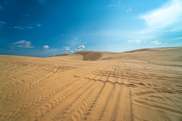 Піщані дюни Бау Транг, пустеля Сахара в провінції Бінх Туань, В'єтнам. - Фото, зображення