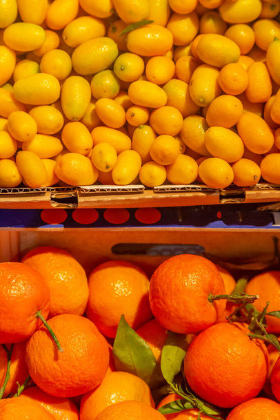 Citrus fruit for sale on a market stall - Фото, зображення