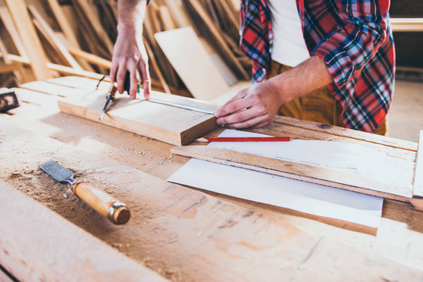 Tesaři při práci, výstavbě a práci se dřevem - Fotografie, Obrázek
