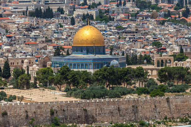 JERUSALEM, ISRAEL - CIRCA MAI 2018: wunderbares Panorama der Stadt Jerusalem ca. Mai 2018 in Jerusalem. - Foto, Bild