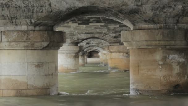 A párizsi híd alatt. - Felvétel, videó