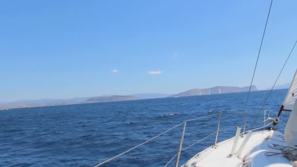 Чудові кадри барвистого життя в Греції. З плавучими човнами, блакитною водою і гарними краєвидами.. - Кадри, відео