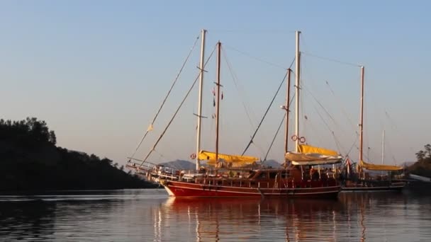 images panoramiques de voilier en Grèce le jour ensoleillé - Séquence, vidéo