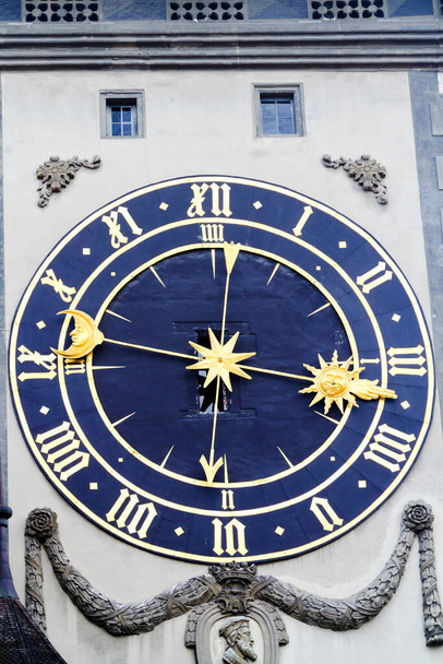 時計塔の詳細はスイスのZytglogge通りのベルン - 写真・画像