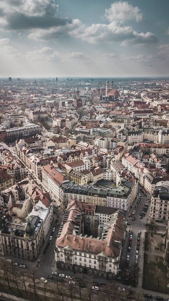 Widok z lotu ptaka na Monachium w Bawarii, Niemcy. - Zdjęcie, obraz