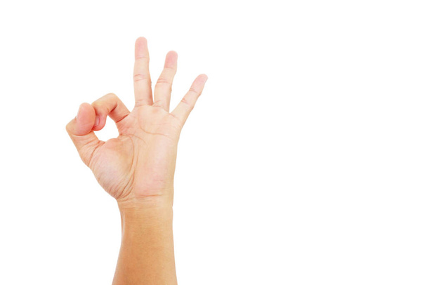 Hand des Mannes zeigt in OK-Geste isoliert auf weißem Hintergrund - Foto, Bild