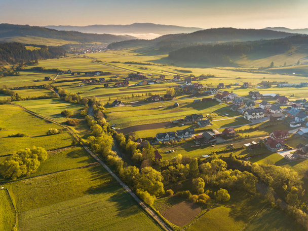 Panorama da aldeia de Kacwin. Kacwin, Polónia Menor, Polónia. - Foto, Imagem