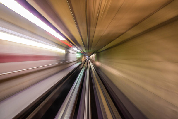 Pohled na rozmazání pohybu podzemních tunelů. - Fotografie, Obrázek