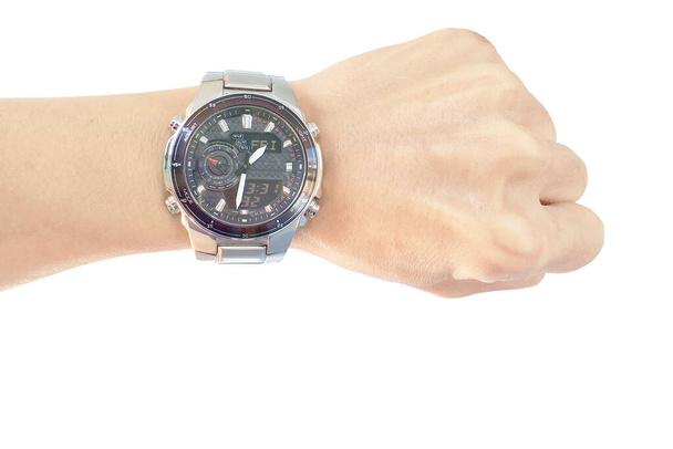 μοντέρνο ρολόι στο βραχίονα του ανθρώπου απομονώνονται σε λευκό φόντο - Φωτογραφία, εικόνα