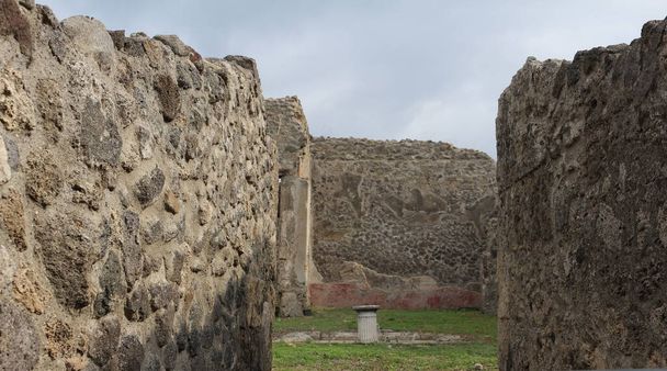 Pompei, scavi della citt ricoperta di lava nell 'eruzione del 79 d.C. Gli scavi hanno riportato alla luce intere abitazioni con suppellettili ancora inatte e splendidi affreschi - Valokuva, kuva