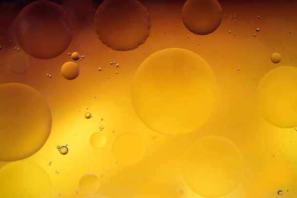 Красочный пастельный художественный образ капли масла на воде для современного дизайна фона. - Фото, изображение