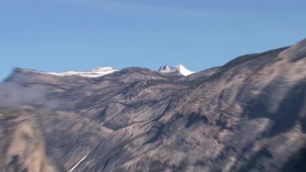 Montaña nevada alejar
 - Imágenes, Vídeo