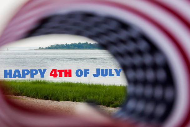 Flaga USA z tekstem Happy 4 lipca na plaży - Zdjęcie, obraz