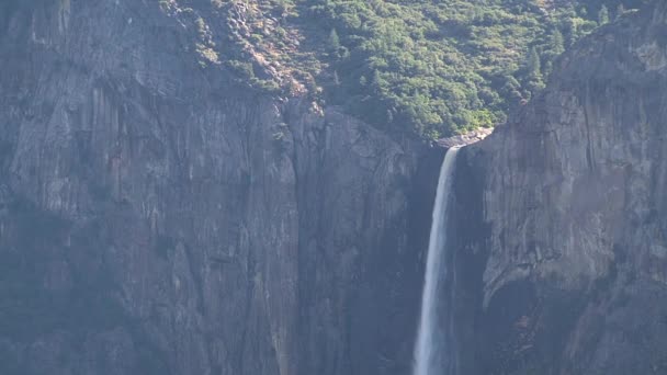 waterfall zoom out in Yosemite National Park - Footage, Video