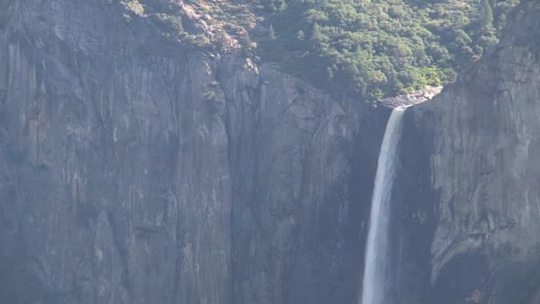 waterfall zoom out in Yosemite National Park - Footage, Video