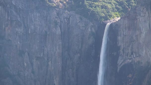 Yosemite National Park καταρράκτης zoom-out - Πλάνα, βίντεο