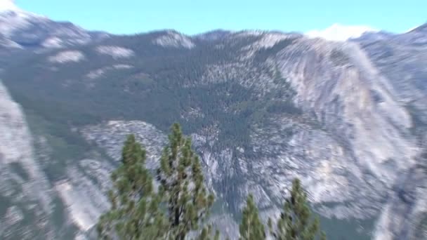 Zoom sur la forêt depuis le parc national Yosemite - Séquence, vidéo