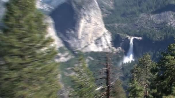 Alejarse de la cascada grande
 - Imágenes, Vídeo