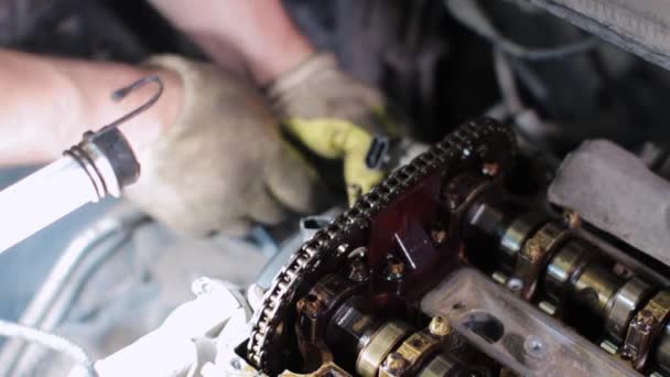 Automechaniker arbeitet im Service-Center - Filmmaterial, Video