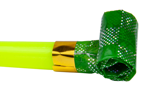 Party barevné fólie šum válcované nebo píšťalka izolované na bílém - Fotografie, Obrázek