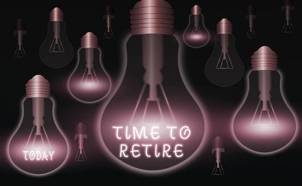 Käsiala tekstiä kirjallisesti aika jäädä eläkkeelle. Käsite tarkoittaa pankki säästötili, vakuutus, ja eläkesuunnittelu Realistinen värillinen vintage lamput, idea merkki ratkaisu ajattelu. - Valokuva, kuva