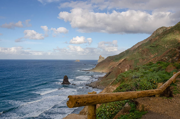 Benijo sahilinin manzarası, Anaga Kırsal Parkı, Santa Cruz de Tenerife. Kanarya Adaları. İspanya. - Fotoğraf, Görsel