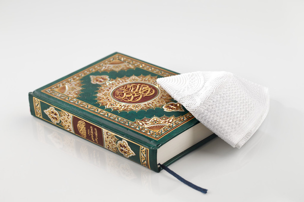 Korán doslovně znamená "recitace", je ústřední náboženský text islámu - Fotografie, Obrázek
