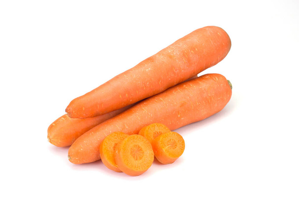 Porkkana valkoisella pohjalla - Valokuva, kuva