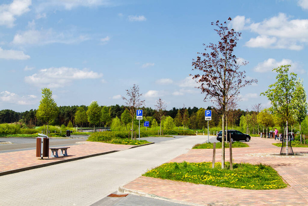Şehrin merkezine park et. - Fotoğraf, Görsel