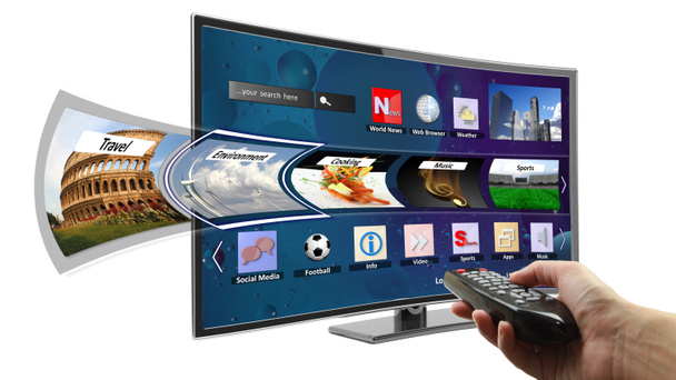slimme tv met apps en hand met afstandsbediening - Foto, afbeelding