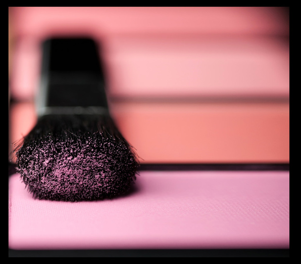 Makeup brush and cosmetic powder - Zdjęcie, obraz