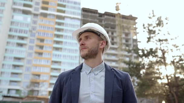 Portrait of an engineer in a construction helmet - Materiał filmowy, wideo