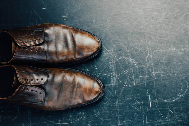 Brown leather vintage shabby shoes - Foto, Bild