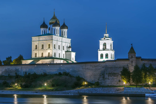 View of Krom (Kremlin) with the Trinity Cathedral in evening, Pskov, Russia - Fotó, kép
