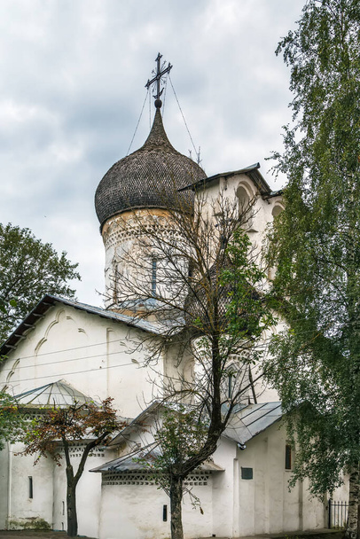 Церква Святого Миколая на Усоха була побудована в 1536 році в Псковському міському центрі, Росія. - Фото, зображення