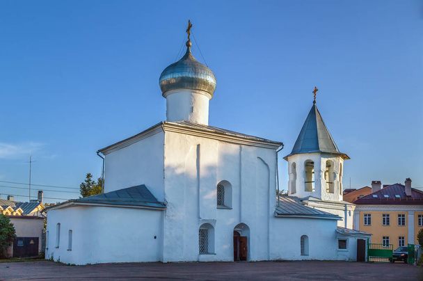 Church of Protection of the Theotokos located in Pskov city center, Russia - Fotoğraf, Görsel