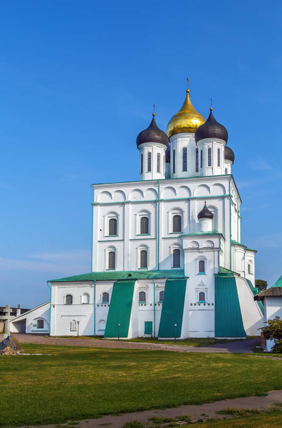 Trinity Cathedral está localizado no Pskov Krom ou Kremlin, Rússia
 - Foto, Imagem