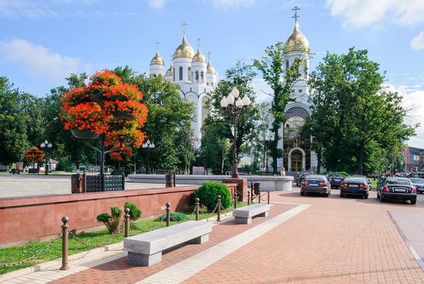 Victory square, Christ the Saviour Cathedral and church of Saints Peter and Fevronia in Kaliningrad, Russia - Фото, зображення