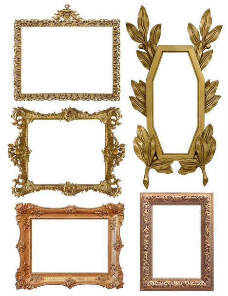 Σύνολο από χρυσά πλαίσια για πίνακες, καθρέφτες ή φωτογραφίες που απομονώνονται σε λευκό φόντο - Φωτογραφία, εικόνα
