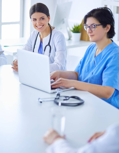 Serious medical team discussing patients case in a bright office - Foto, Imagem