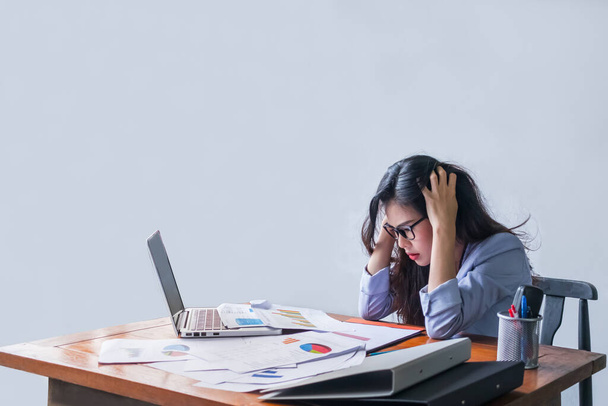 Business women with stress In the period of economic downturn With regular work - Φωτογραφία, εικόνα