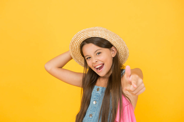 smiling kid in straw hat. little child ready for beach activity. happy childhood. joyful summer holiday and vacation. kid seasonal fashion. carefree beauty on yellow background - Foto, Imagen