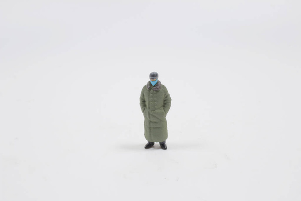 um soldado plástico, munição militar, em fundo branco isolado
 - Foto, Imagem