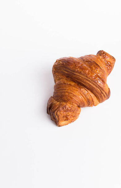 Croissant izolované na bílém pozadí. - Fotografie, Obrázek
