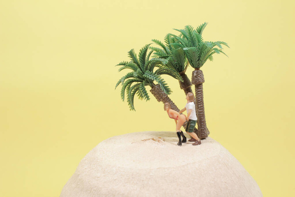 Coco palmiyesinin altında seks  - Fotoğraf, Görsel