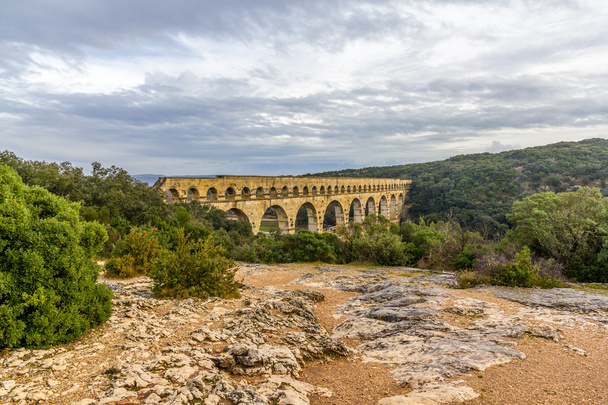 Pont du Gard, antiguo acueducto romano, sitio de la UNESCO en Francia
 - Foto, Imagen