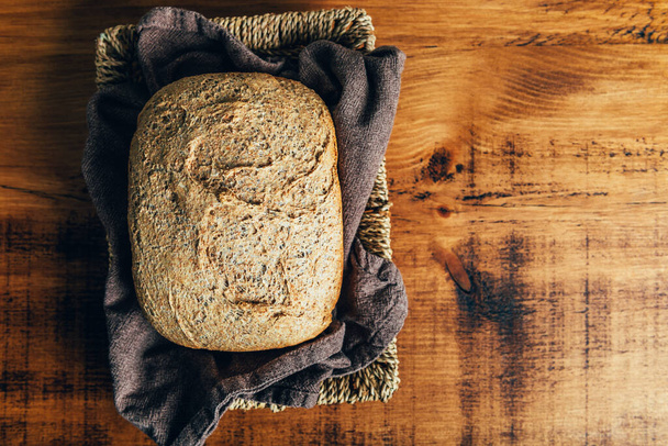 Domácí celozrnný chléb - Fotografie, Obrázek